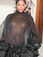 Винтажное «Полуголое» Платье Ким Кардашьян На Церемонии Hollywood Beauty Awards
