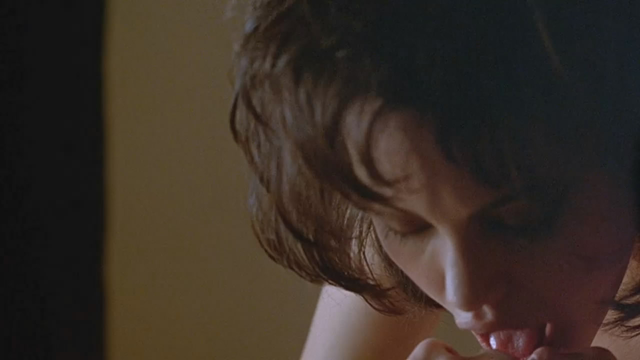 Торчащие Соски Анджелины Джоли – Джиа (1998)