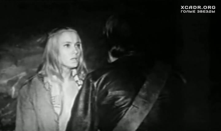 Голая Грудь Индры Брике – В Тени Меча (1976)