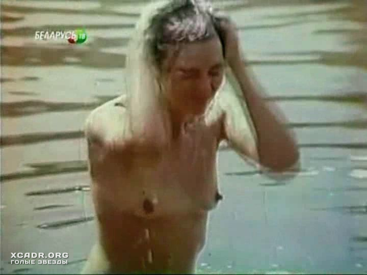 Светлана Тома Плескается Голая В Озере – Братушка (1976)