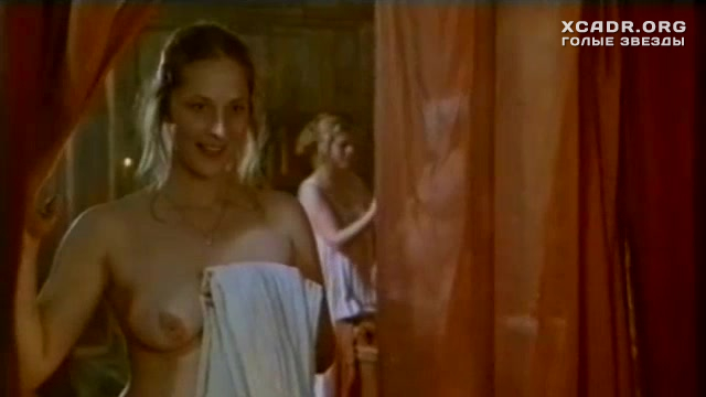 Изабелла Скорупко И Эрика Хегхеде Принимают Вместе Ванну – Слезы Святого Петра (1995)