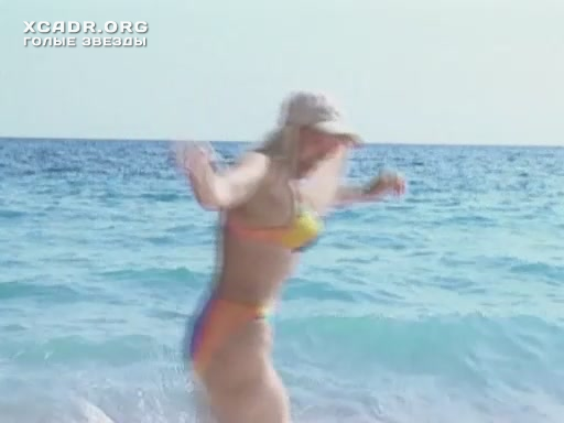 Елена Кондулайнен Бегает По Пляжу – Курорт Особого Назначения (2003)
