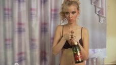 Секси Ксения Баскакова В Нижнем Белье – Зверобой 3 (2011)
