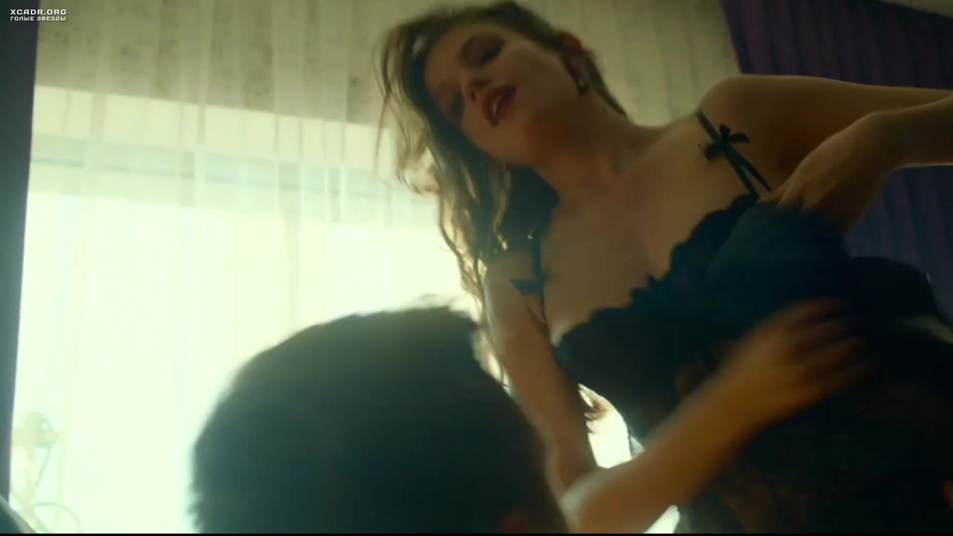 Секс Сцена С Анной Чиповской – Суперплохие (2020)