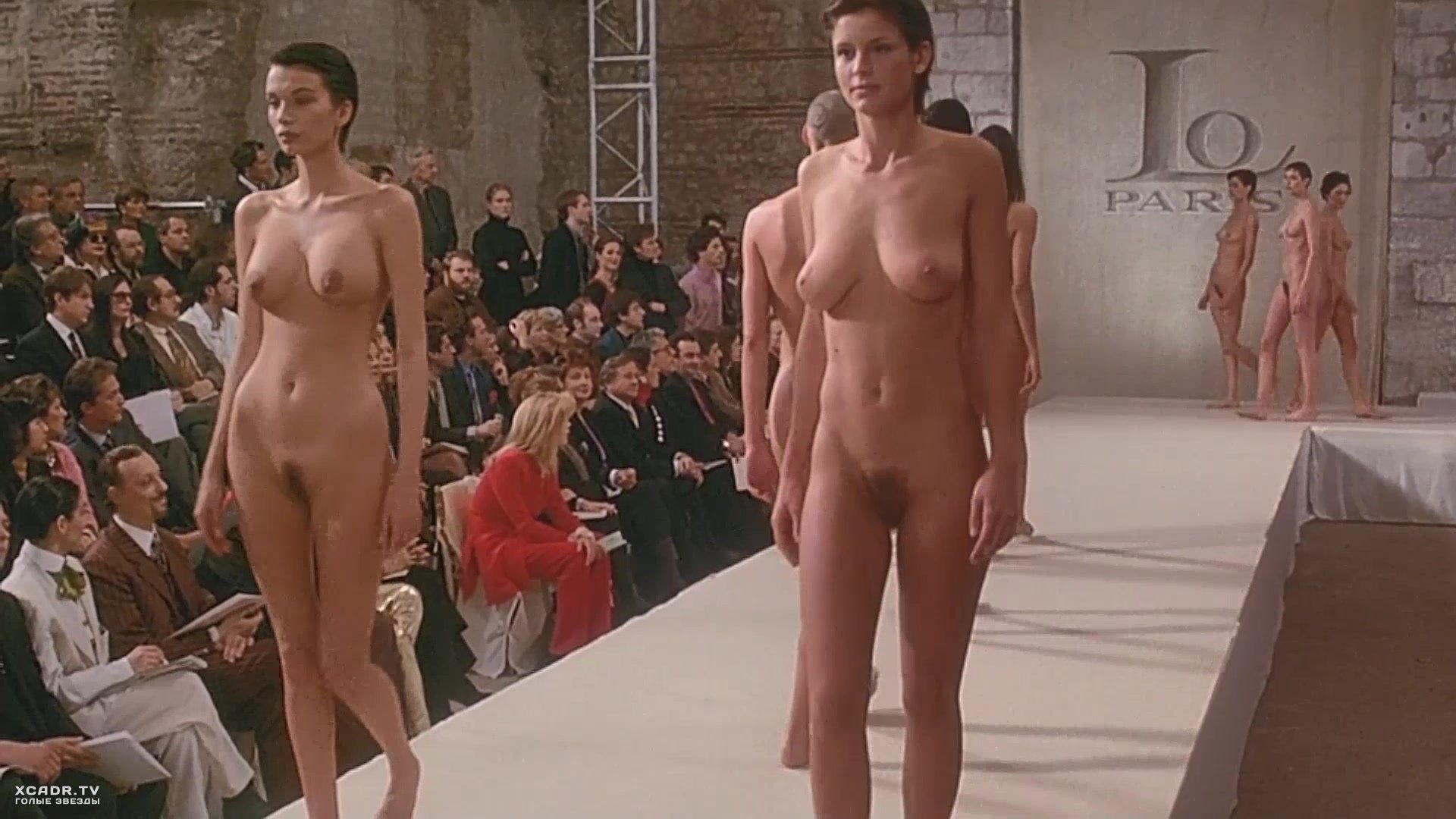 Полностью Обнаженные Уте Лемпер И Ева Салвэйл На Подиуме – Высокая Мода (1994)