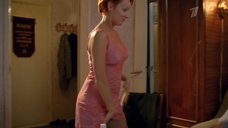 Сексапильная Жанна Эппле В Ночной Рубашке – Робинзон (2010)