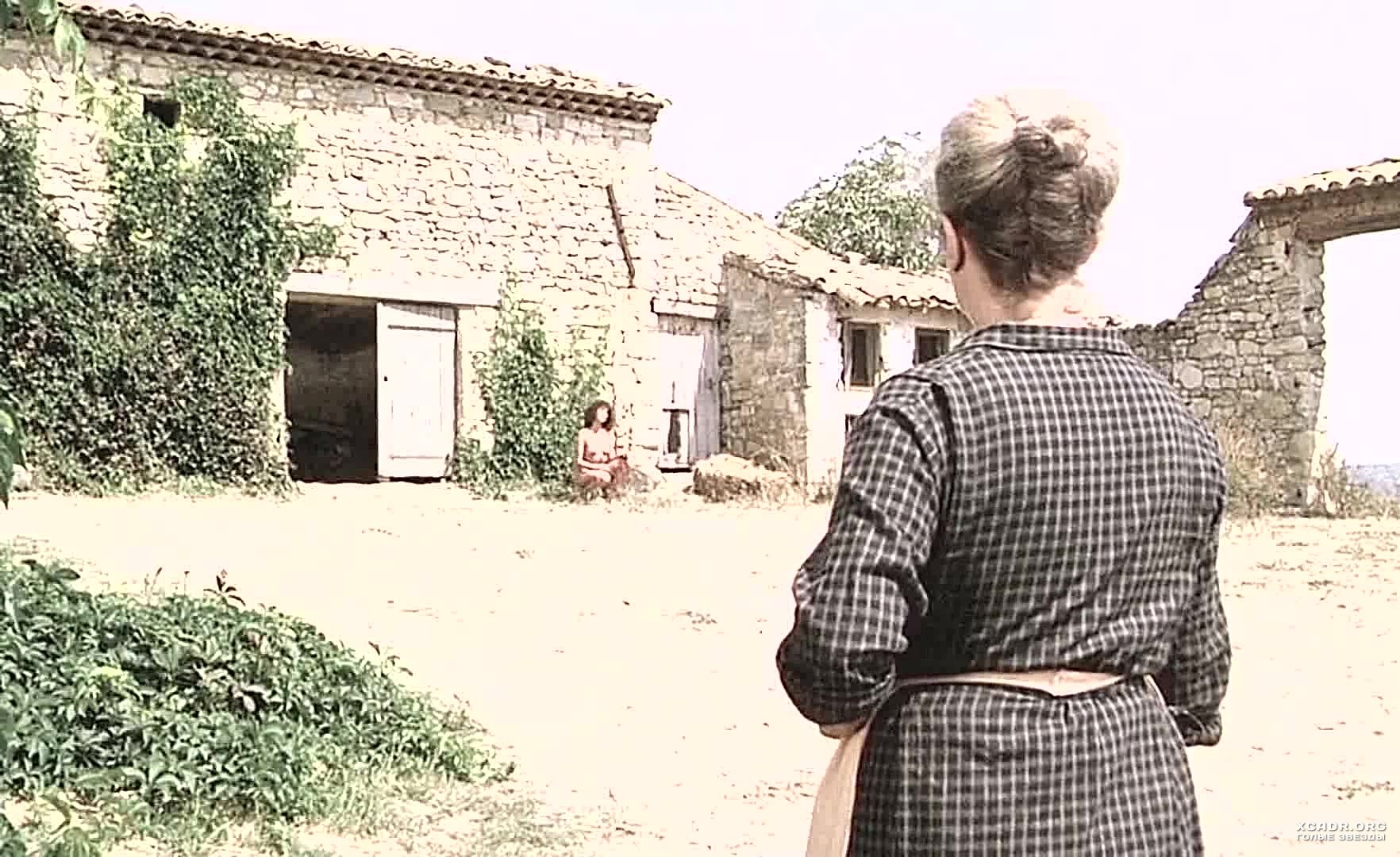 Полностью Голая Изабель Аджани Моется – Убийственное Лето (1993)