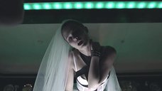 Любовь Аксенова Танцует Стриптиз На Барной Стойке – Русский Бес (2020)
