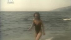 Ирина Дымченко И Ирина Акулова На Пляже – Белый Ворон (1982)
