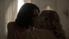 Лесби Поцелуй Между Кае Александр И Кэти Льюнг – Незнакомцы (2020) (2020)