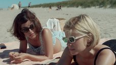 Кейт Мара И Оливия Тирлби В Купальниках На Пляже – Чаппакуиддик (2020)