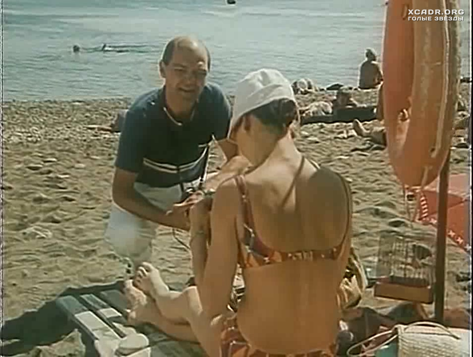 Елена Копыль В Купальнике На Пляже – Дама С Попугаем (1988)