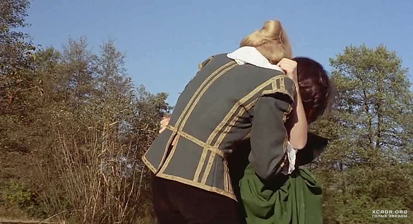 Секс С Ингрид Штегер В Кукурузном Поле – Сексуальные Приключения Трех Мушкетеров (1971)