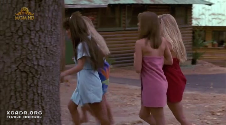 Девушки Оголяют Попки – Фрикадельки 4 (1992)