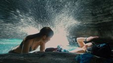 Кейт Мара И Оливия Тирлби В Купальниках На Пляже – Чаппакуиддик (2020)