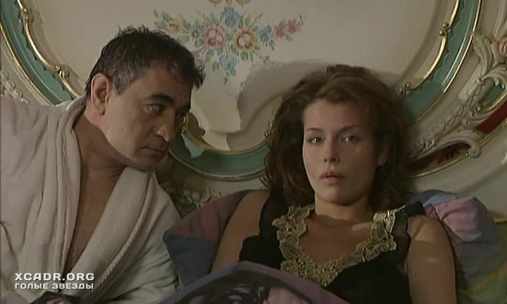 Любовь Толкалину Уговаривают На Утренний Секс – Близнецы (2004)