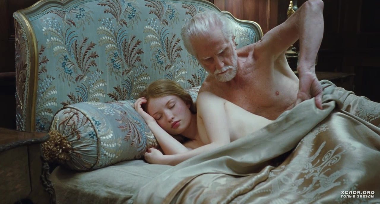 Постельная Сцена С Эмили Браунинг – Спящая Красавица (2011)