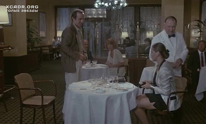 Орнелла Мути Снимает Чулки В Ресторане – Девушка Из Триеста (1982)