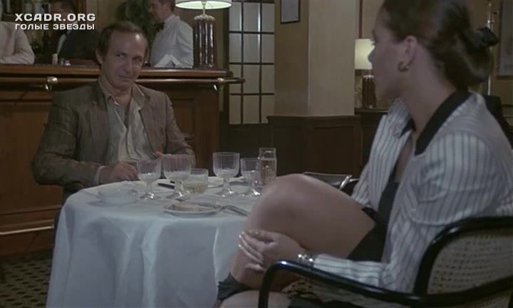 Орнелла Мути Снимает Чулки В Ресторане – Девушка Из Триеста (1982)