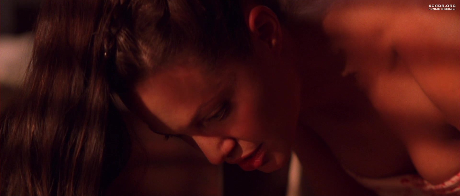 Сексуальная Сцена С Анджелиной Джоли – Лара Крофт: Расхитительница Гробниц 2 – Колыбель Жизни (2003)
