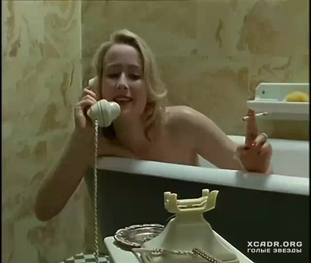 Голая Дженнифер Эль Принимает Ванну – Ромашковая Поляна (1992)
